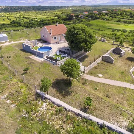 Holiday home House Potkova 1928 Ladevci